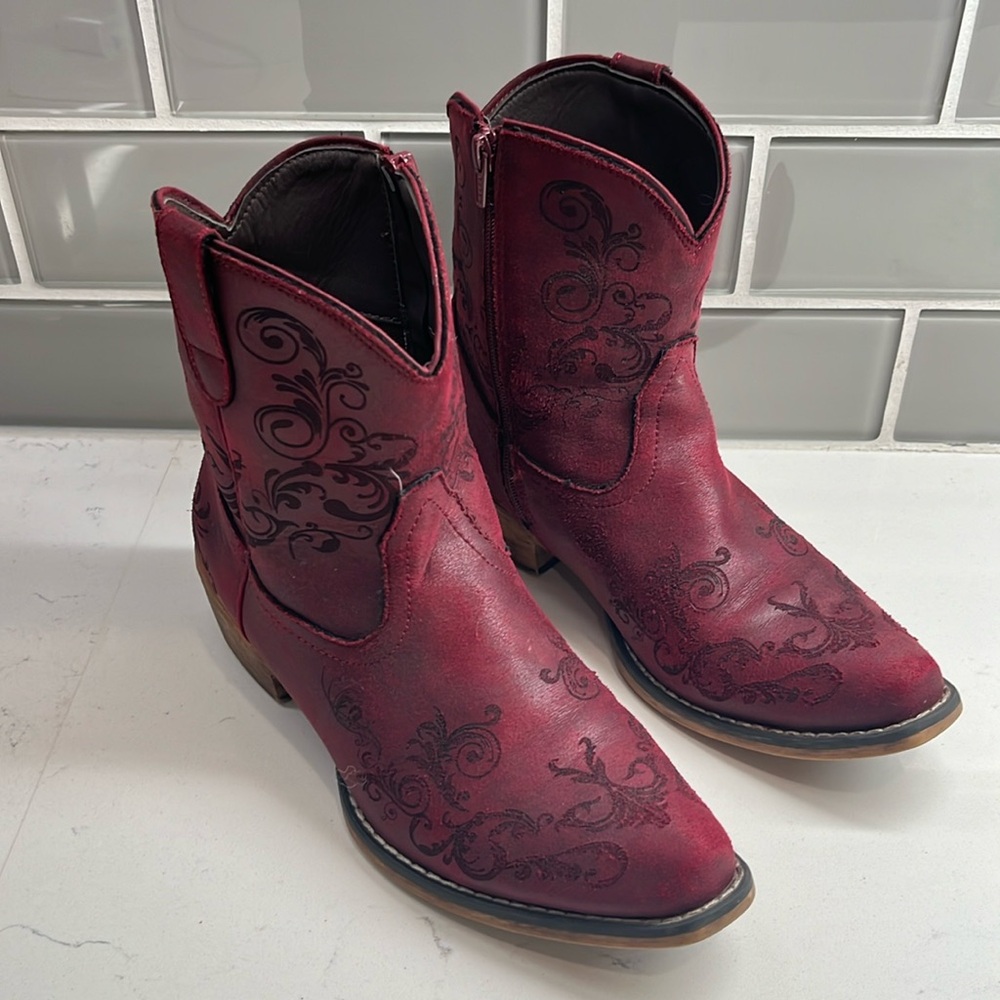 Roper Women’s Vintage Red Faux Leather Laser Shirt Boots Size 8.5